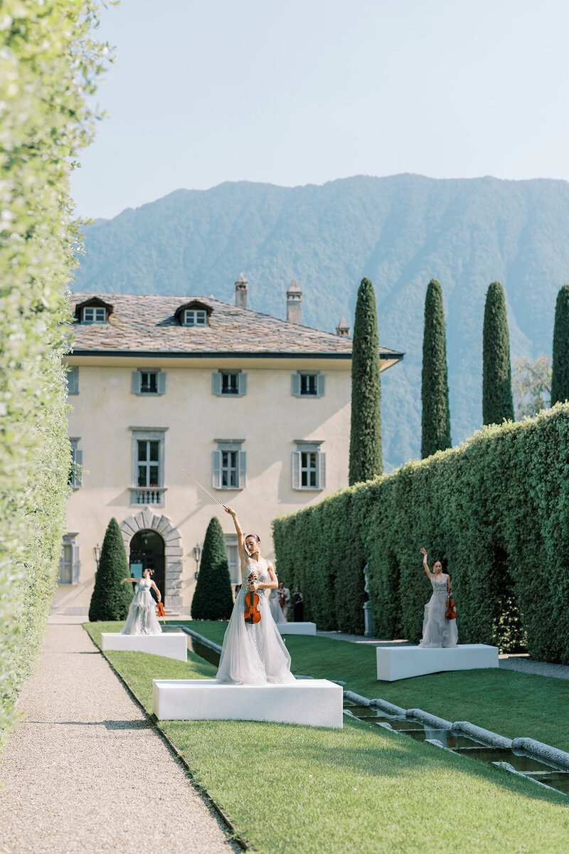 the best month to get married in lake como for celebrations like this